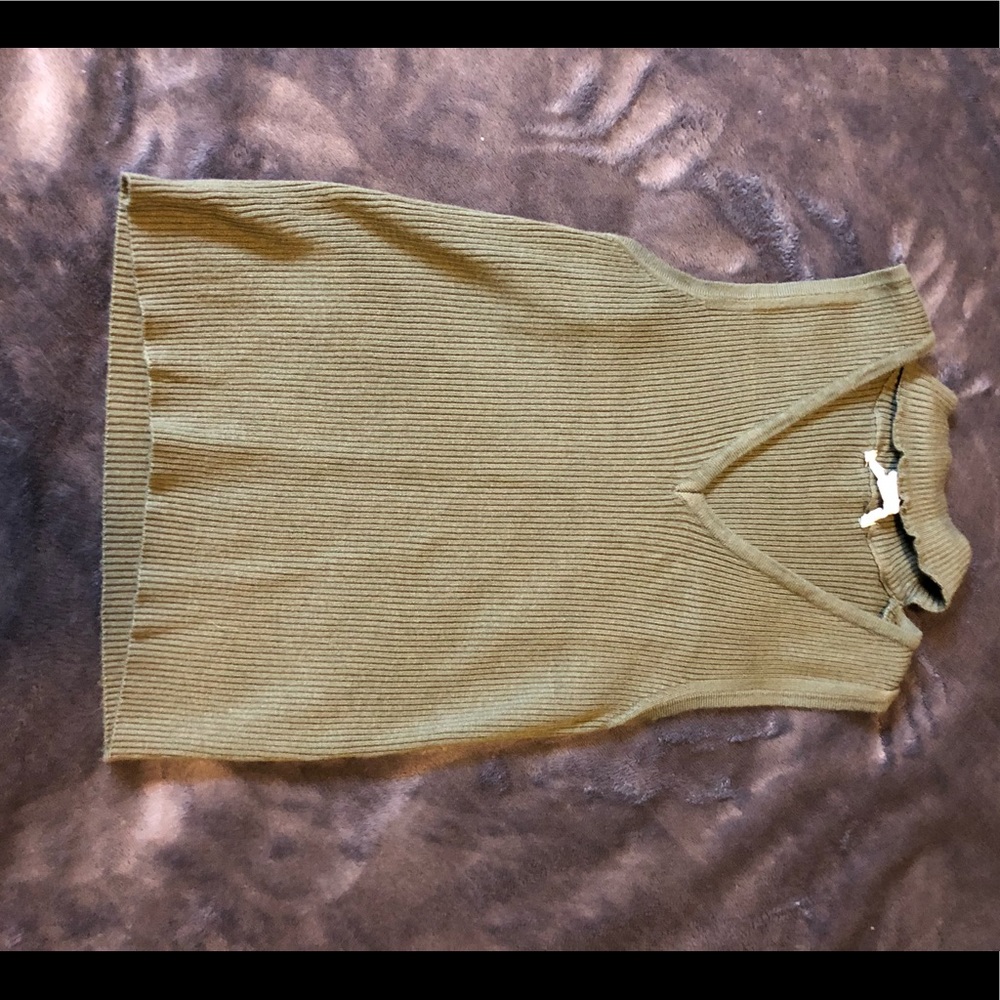 women’s green tank top